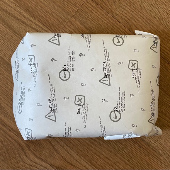 SOLD Nike Air Force 1 ‘07 LX “Tear Away” - Picture 5 of 6